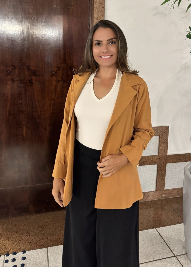 Maria Vilma, fisioterapeuta especialista em gerontologia e reabilitação domiciliar em Fortaleza